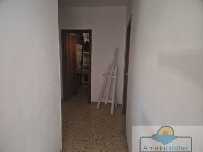 Image No.16-8 Bed Property for sale