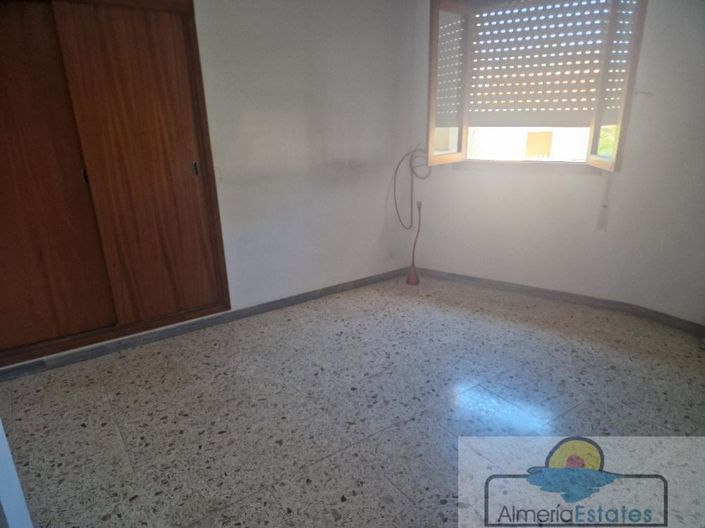 Image No.18-8 Bed Property for sale