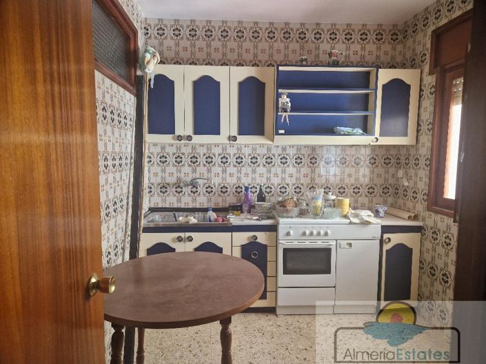 Image No.22-8 Bed Property for sale