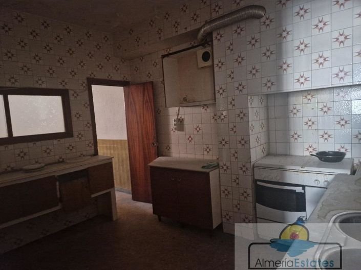 Image No.6-8 Bed Property for sale