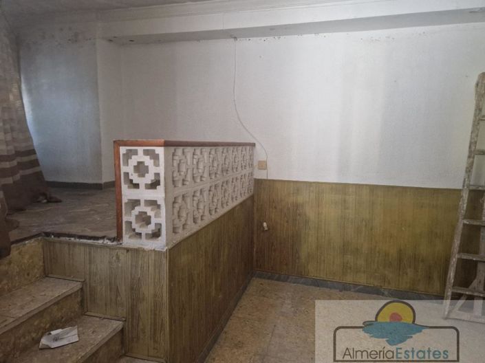 Image No.8-8 Bed Property for sale