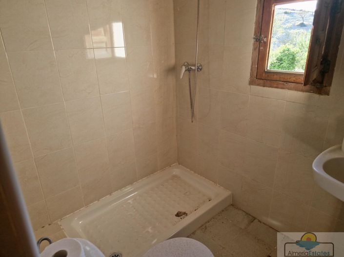 Image No.11-3 Bed Property for sale