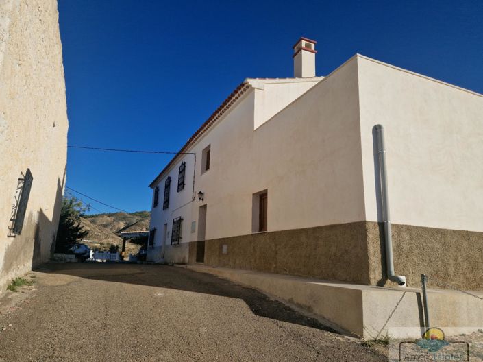 Image No.4-3 Bed Property for sale