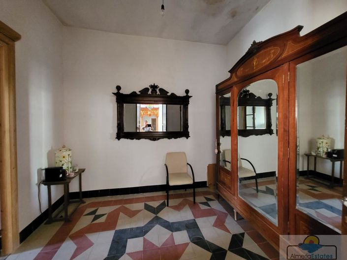 Image No.10-4 Bed Property for sale