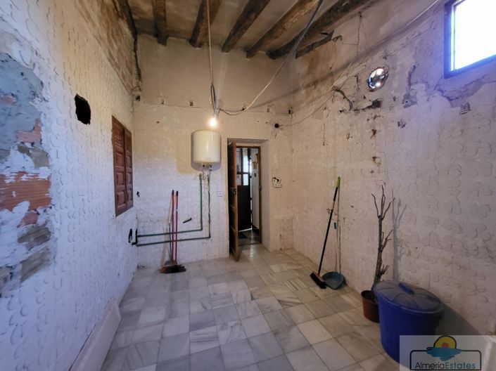 Image No.19-4 Bed Property for sale