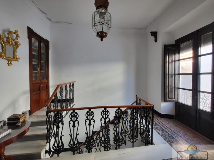 Image No.2-4 Bed Property for sale