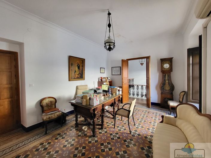 Image No.4-4 Bed Property for sale