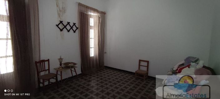 Image No.15-20 Bed Property for sale
