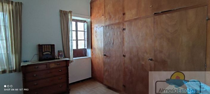Image No.16-20 Bed Property for sale