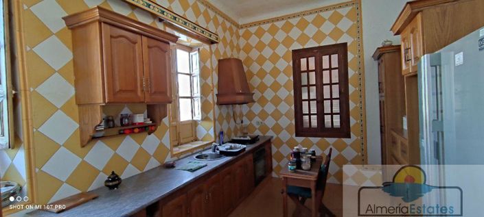 Image No.27-20 Bed Property for sale