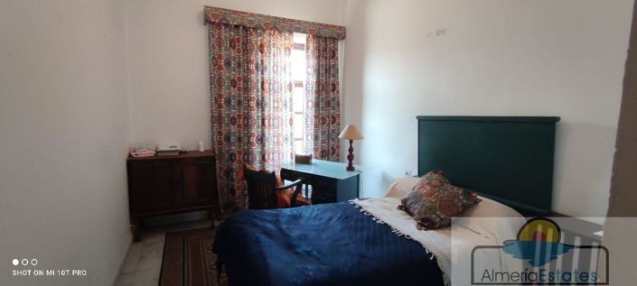 Image No.39-20 Bed Property for sale