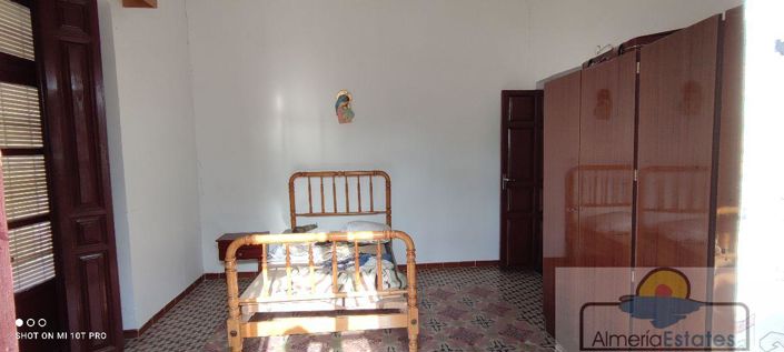 Image No.9-20 Bed Property for sale
