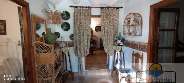 Image No.14-5 Bed Property for sale