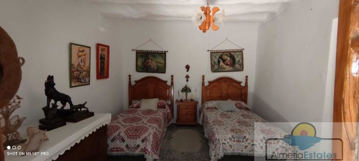 Image No.16-5 Bed Property for sale