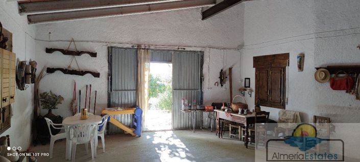 Image No.2-5 Bed Property for sale