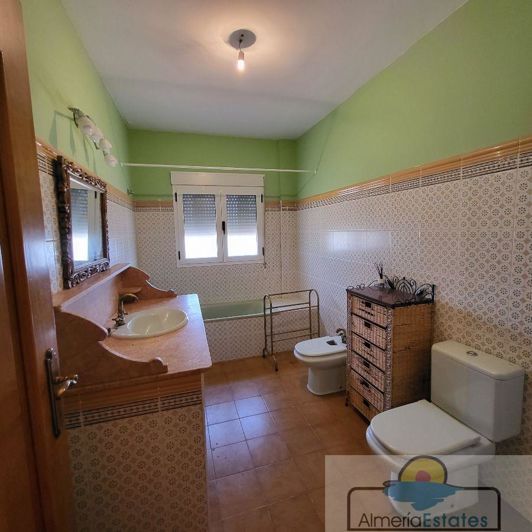 Image No.32-2 Bed Property for sale