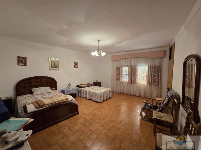 Image No.10-4 Bed Property for sale