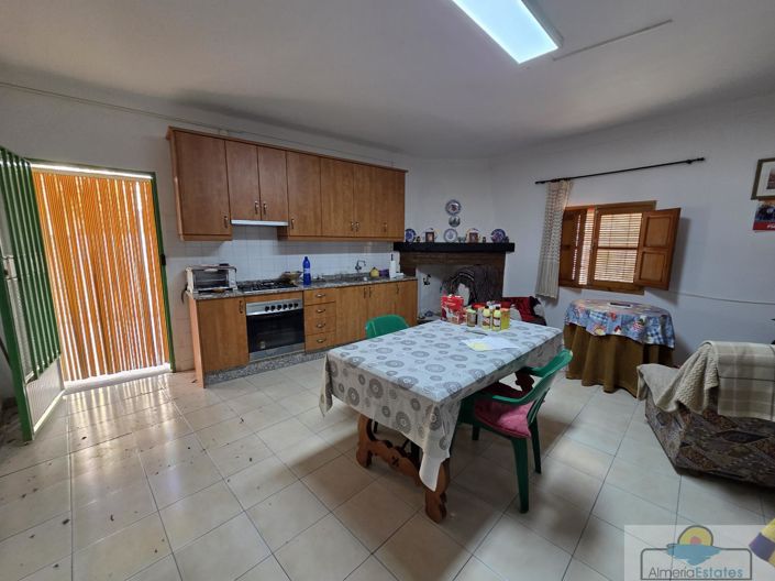 Image No.12-4 Bed Property for sale