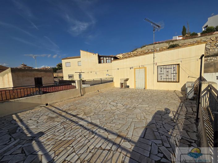Image No.16-4 Bed Property for sale