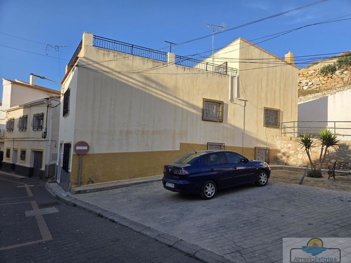 Image No.23-4 Bed Property for sale