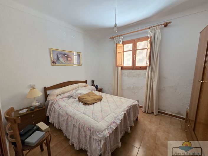 Image No.6-4 Bed Property for sale