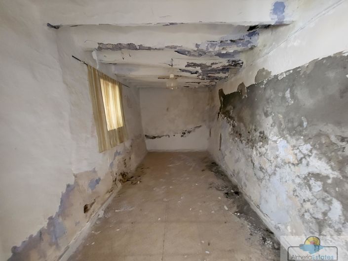 Image No.2-3 Bed Property for sale