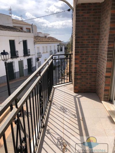 Image No.20-4 Bed Apartment for sale