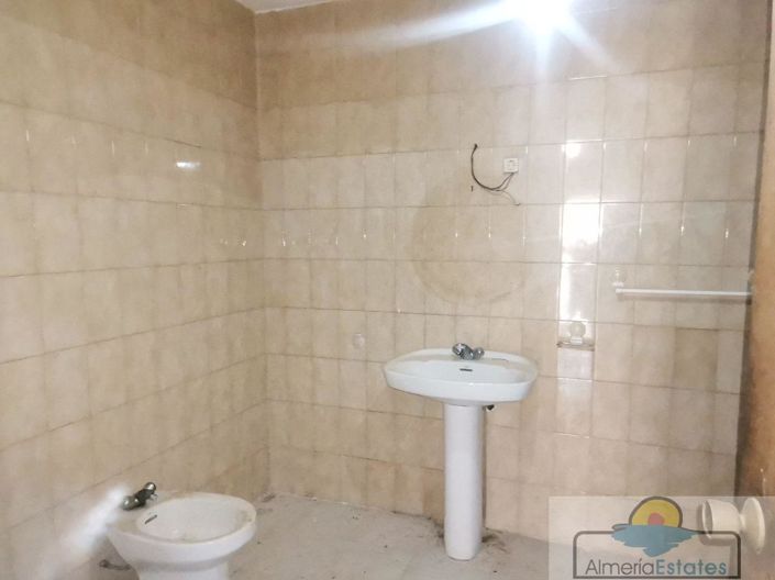 Image No.10-3 Bed Property for sale