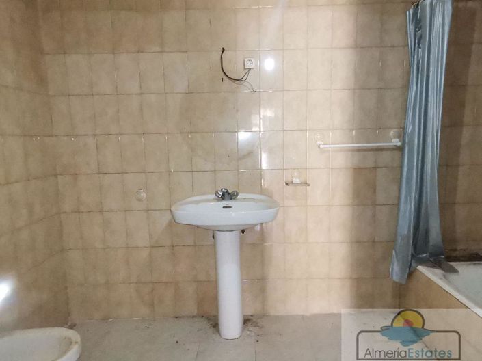 Image No.11-3 Bed Property for sale