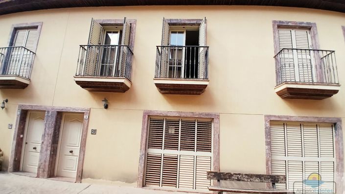 Image No.32-3 Bed Property for sale
