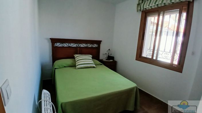 Image No.10-6 Bed Property for sale