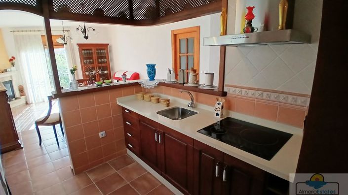 Image No.14-6 Bed Property for sale