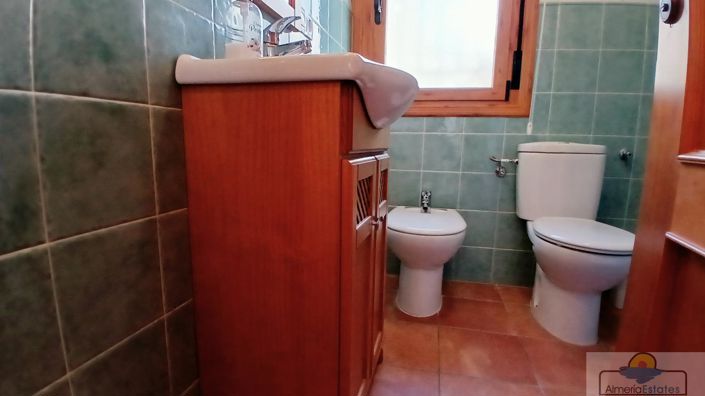 Image No.17-6 Bed Property for sale
