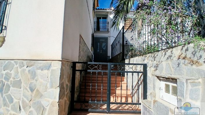 Image No.19-6 Bed Property for sale