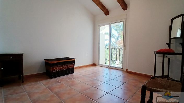 Image No.22-6 Bed Property for sale