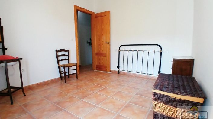 Image No.23-6 Bed Property for sale