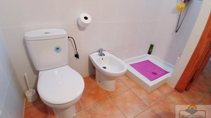 Image No.24-6 Bed Property for sale