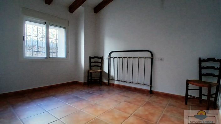Image No.26-6 Bed Property for sale