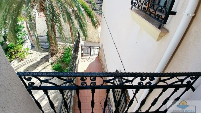 Image No.27-6 Bed Property for sale