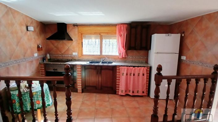 Image No.32-6 Bed Property for sale