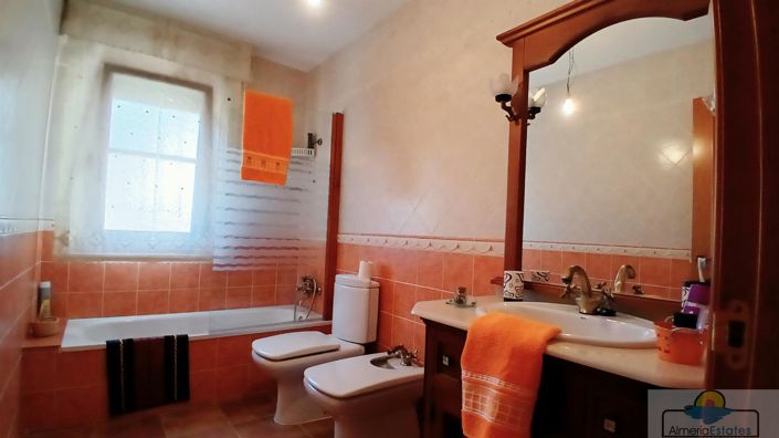 Image No.7-6 Bed Property for sale
