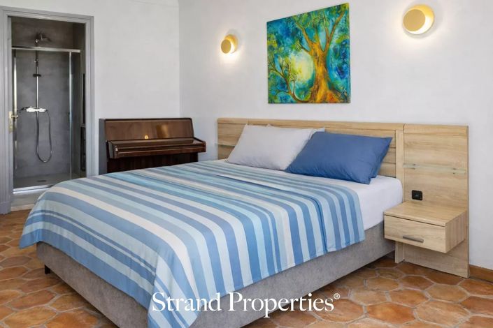 Image No.15-Villa for sale