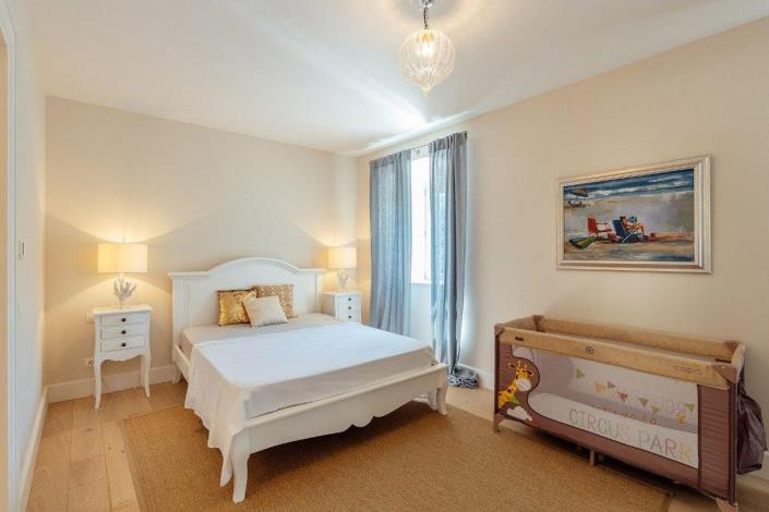 Image No.4-5 Bed House for sale