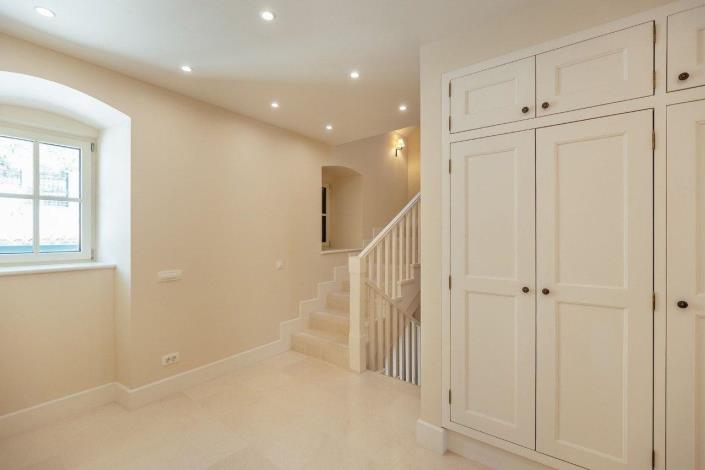 Image No.20-5 Bed House for sale