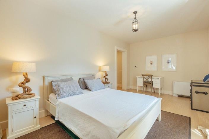 Image No.21-5 Bed House for sale