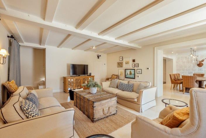 Image No.24-5 Bed House for sale