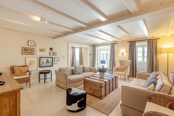 Image No.25-5 Bed House for sale