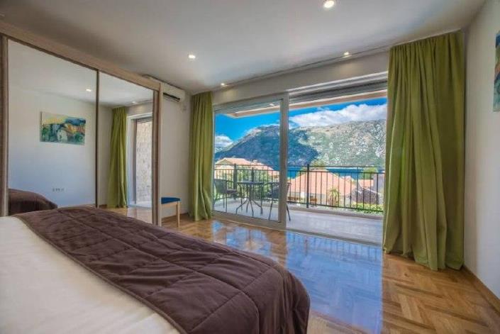 Image No.4-6 Bed Villa for sale
