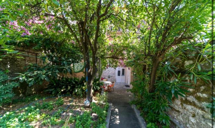 Image No.4-5 Bed House for sale