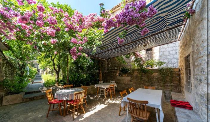 Image No.6-5 Bed House for sale